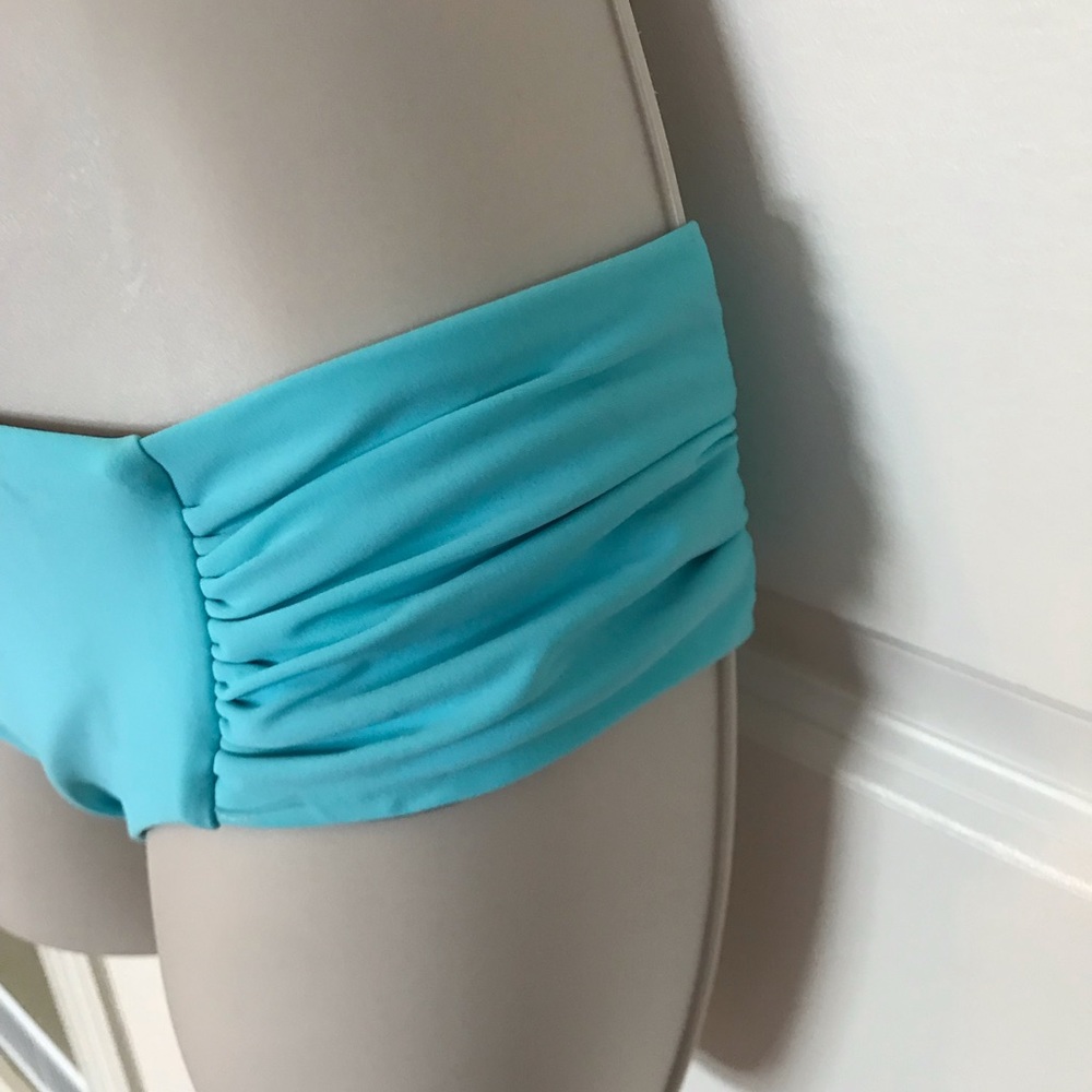 ⭐️NWT⭐️ Beach Rays Reversible Bikini - Picture 2 of 8